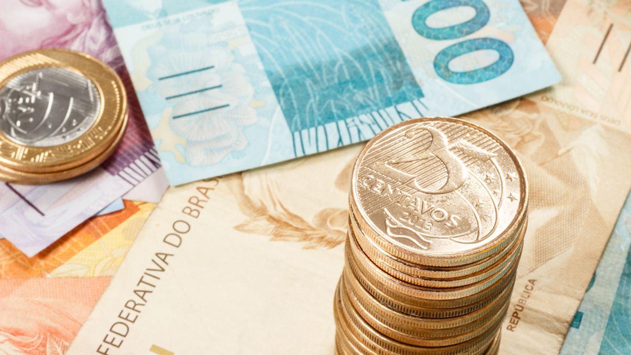 Economistas projetam inflação e câmbio mais baixos em 2017 e PIB maior em 2018
