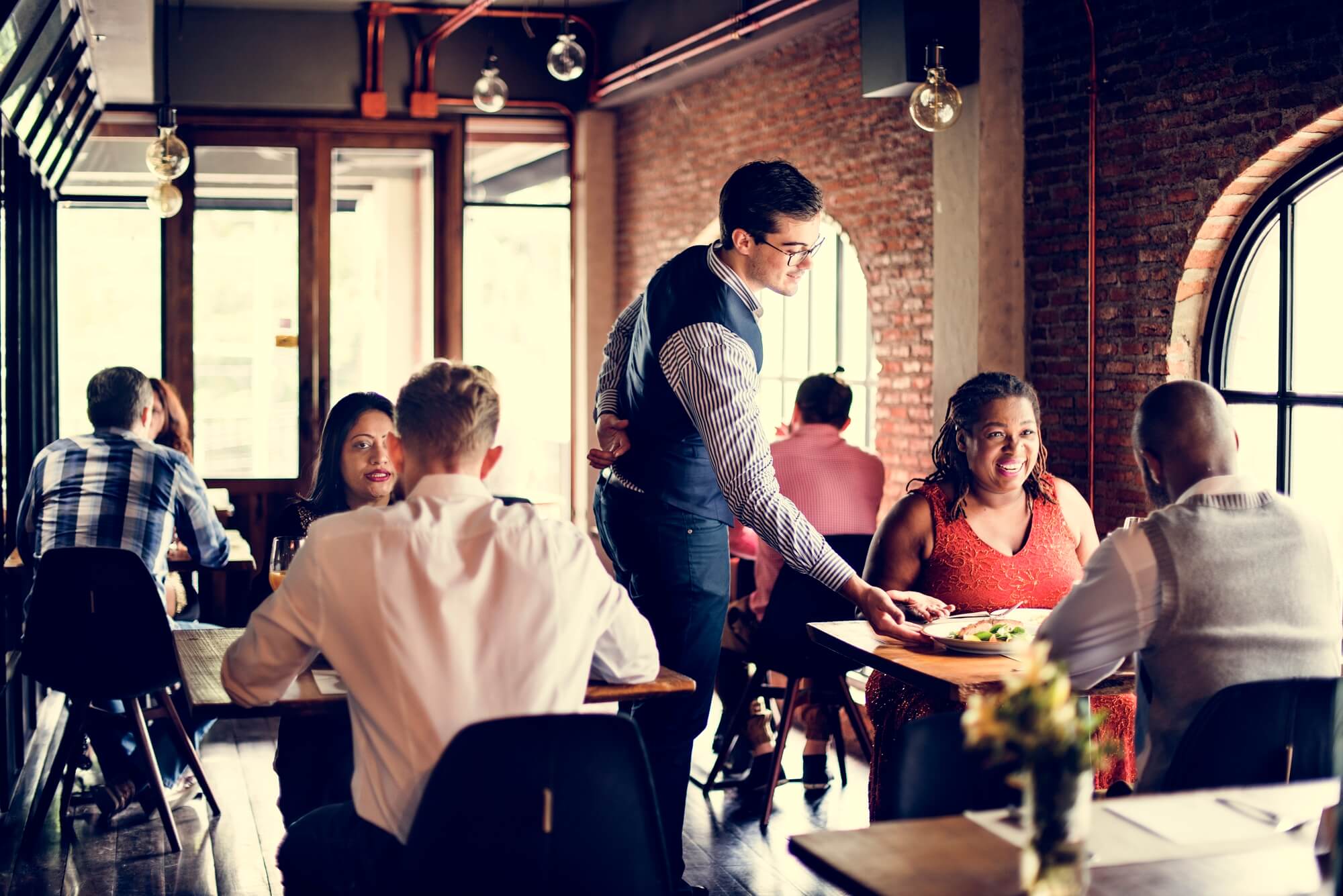8 dicas para economizar recursos e evitar desperdícios no seu restaurante